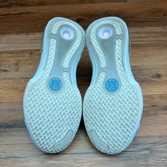 Athletic_Shoes